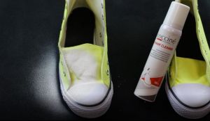 Coccinè Sneakers Power Cleaner Препарат за сухо отстраняване на мазни петна от кожа, велур и текстил, 100 ml
