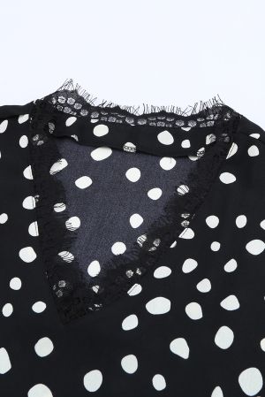 Дамска блуза в черно с къс ръкав, дантела и принт на точки