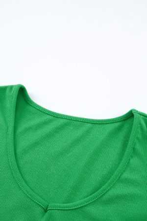 Дамски топ рипс в зелено с къдрички при раменете