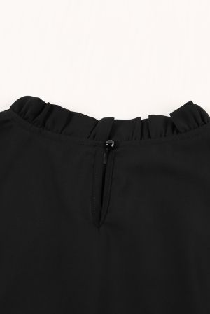 Дамски топ в черен цвят с къдрички