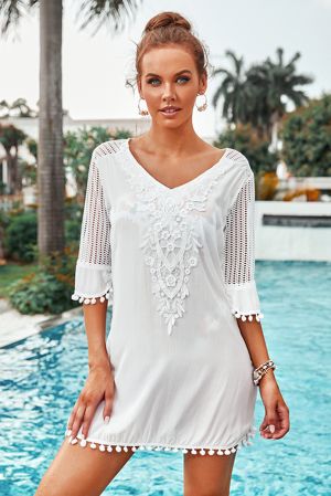 Дамска плажна рокля в бяло с ефектна бродерия