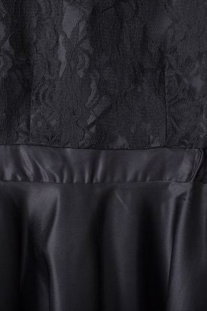 Дълга дамска рокля в черен цвят с дантела и сатенена долна част