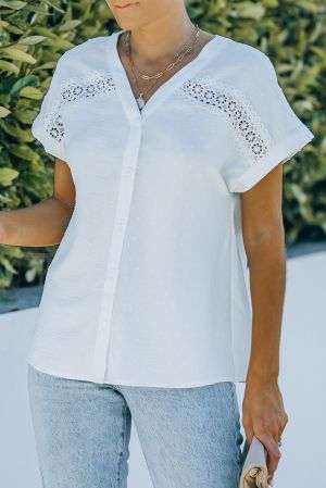 Дамска бяла риза с къс ръкав, принт на точки и бродерия