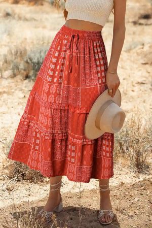 Дамска червена пола в бохемски стил