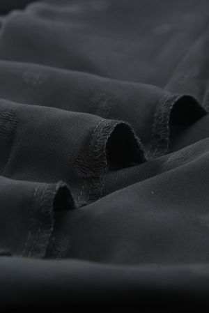 Дамска блуза в черно с къс ръкав и принт на точки