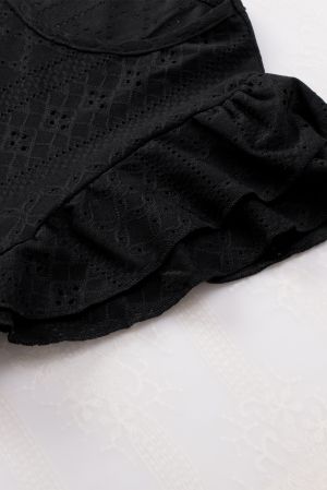 Дамска блуза в черен цвят с къси ръкави с къдрички