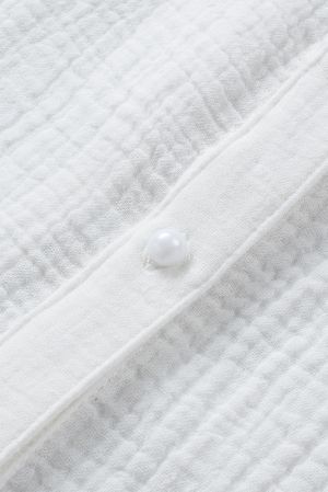 Дамски топ в бяло с къдрички и дантела, 100% памук