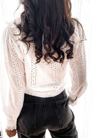 Дамска риза в бяло с дълъг ръкав и ефектна бродерия