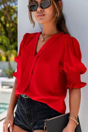 Дамска елегантна блуза в червено с V-образно деколте